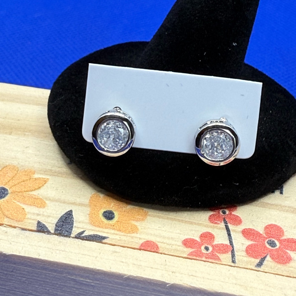 Pretty Bird - 18k White Gold Plated Solitaire Earrings 25$